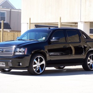 2004 chevrolet avalanche photo