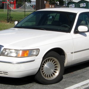 2010 mercury grand-marquis photo