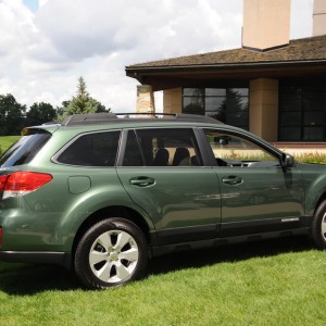 2010 subaru outback photo
