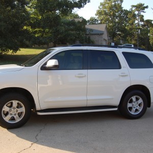 2010 toyota sequoia photo