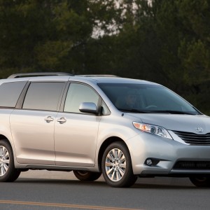 2010 toyota sienna photo