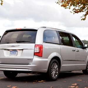 2011 chrysler town-and-country photo