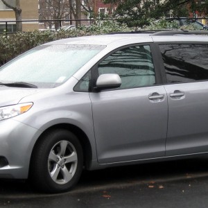 2012 toyota sienna-le photo
