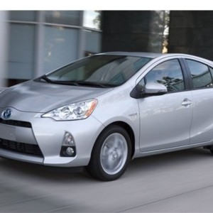 2013 toyota prius-c photo