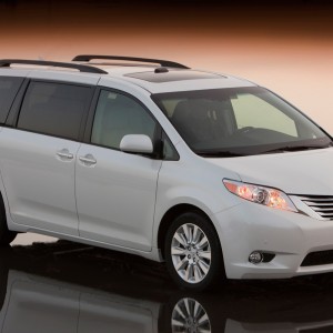 2013 toyota sienna photo