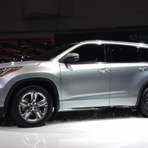 2014 toyota sequoia photo