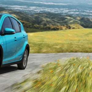2017 toyota prius-c photo