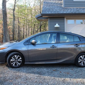 2017 toyota prius photo